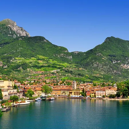 Anna - Lago & Bastione - Happy * Riva del Garda